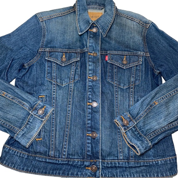 Levi’s Jeans “The Trucker Jacket” size Large✨ - Picture 13 of 13